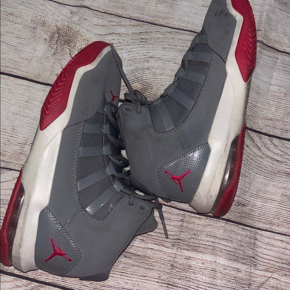 Jordan’s size 6Y - Picture 7 of 8